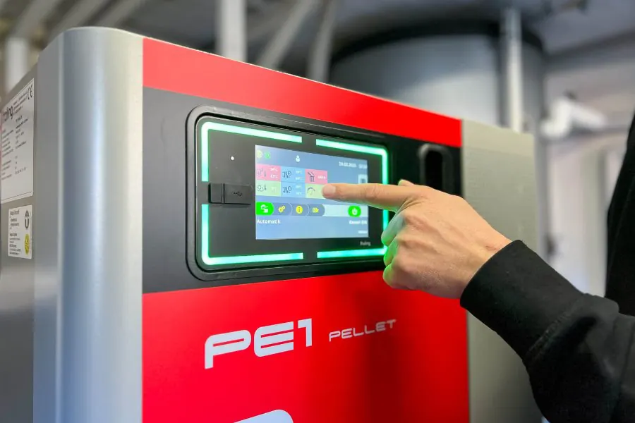 Touchdisplay der neuen Pelletheizung in Neureichenau